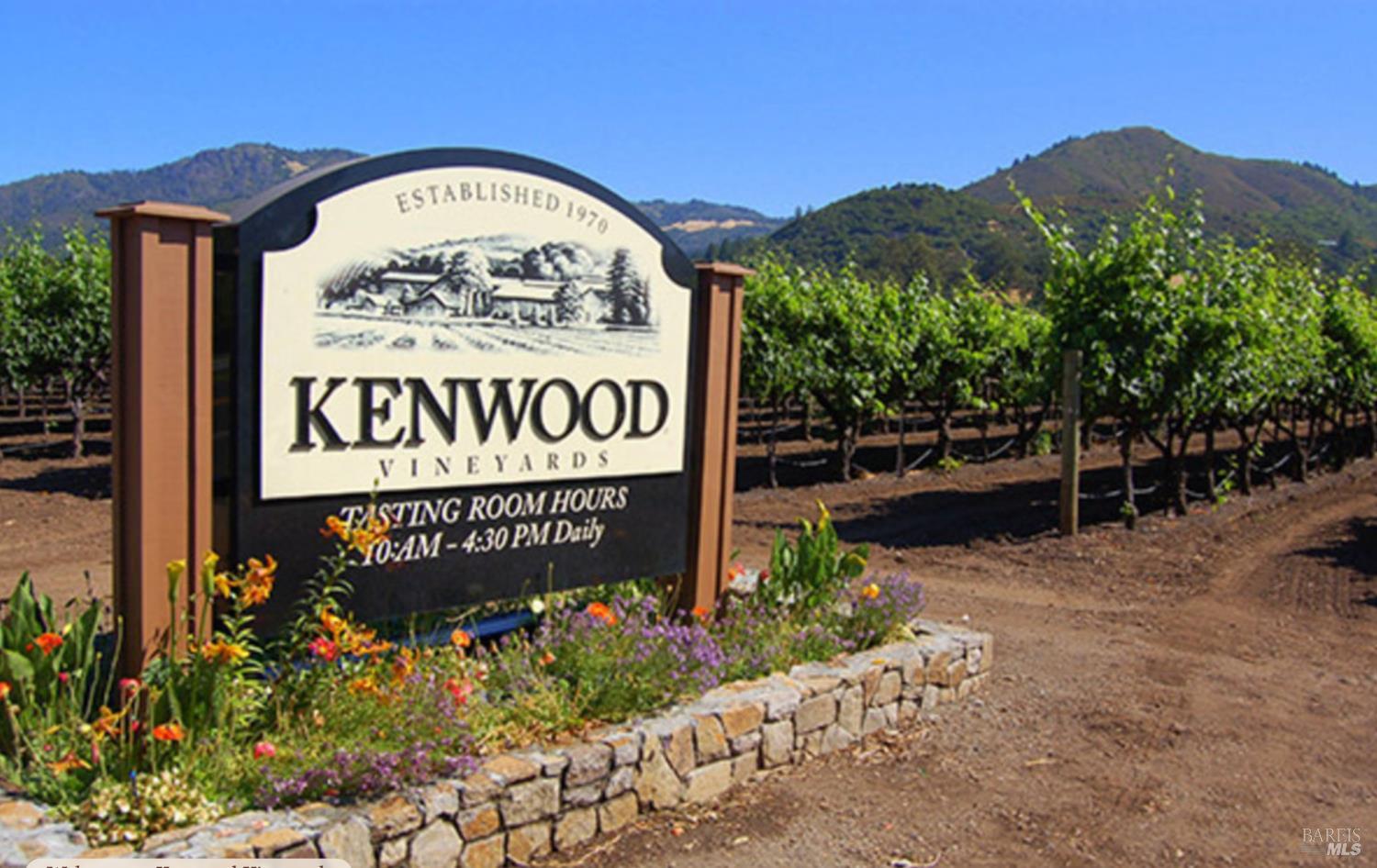 Detail Gallery Image 7 of 30 For 390 Treehaven Ln, Kenwood,  CA 95452 - 2 Beds | 2 Baths