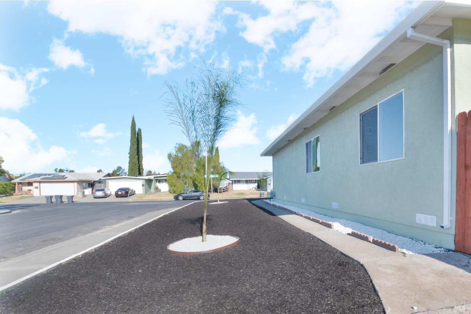 Detail Gallery Image 4 of 26 For 2302 Santa Rosa Dr, Fairfield,  CA 94533 - 3 Beds | 2 Baths