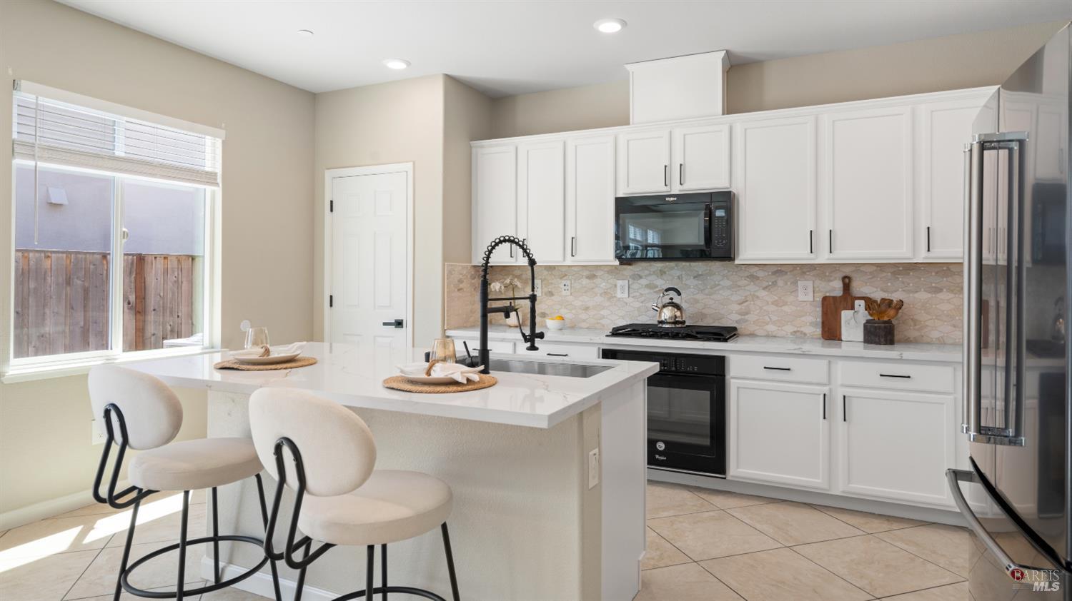 Detail Gallery Image 11 of 42 For 5114 Kolton Pl, Rohnert Park,  CA 94928 - 5 Beds | 2/1 Baths