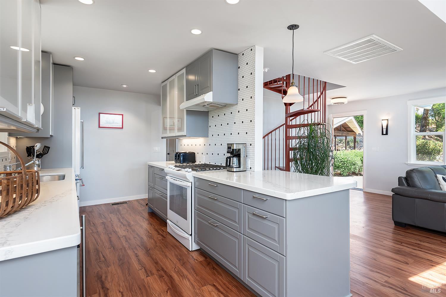 Detail Gallery Image 15 of 54 For 255 Vista View Dr, Cloverdale,  CA 95425 - 2 Beds | 2 Baths