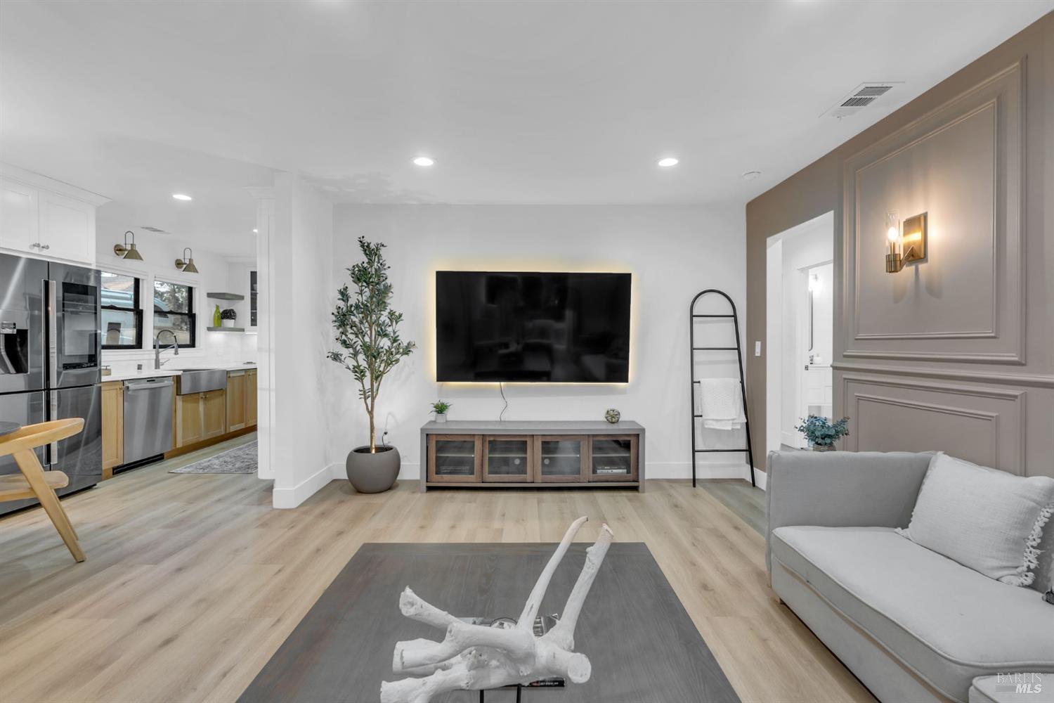 Detail Gallery Image 8 of 25 For 1594 Laurel St, Napa,  CA 94559 - 2 Beds | 2 Baths