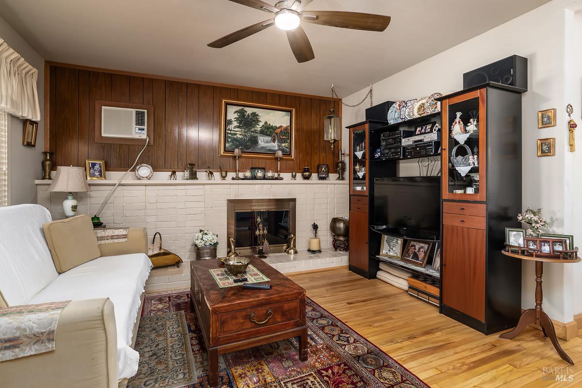 Detail Gallery Image 5 of 15 For 1216 Vallejo Ave, Novato,  CA 94945 - 2 Beds | 1 Baths