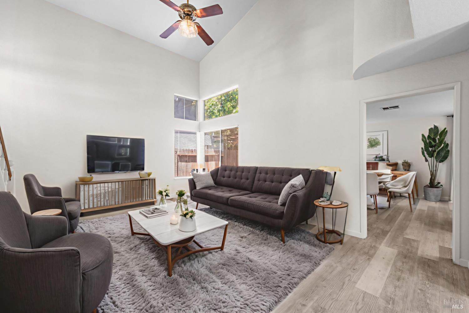 Detail Gallery Image 4 of 49 For 243 Colby Dr, Vacaville,  CA 95687 - 3 Beds | 2/1 Baths