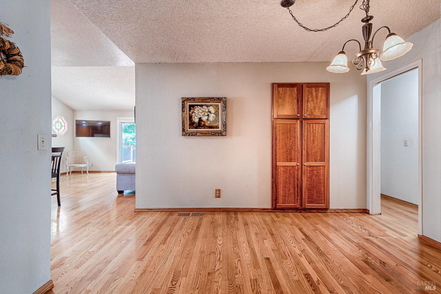 Detail Gallery Image 8 of 50 For 615 Montclair Dr, Santa Rosa,  CA 95409 - 3 Beds | 2 Baths