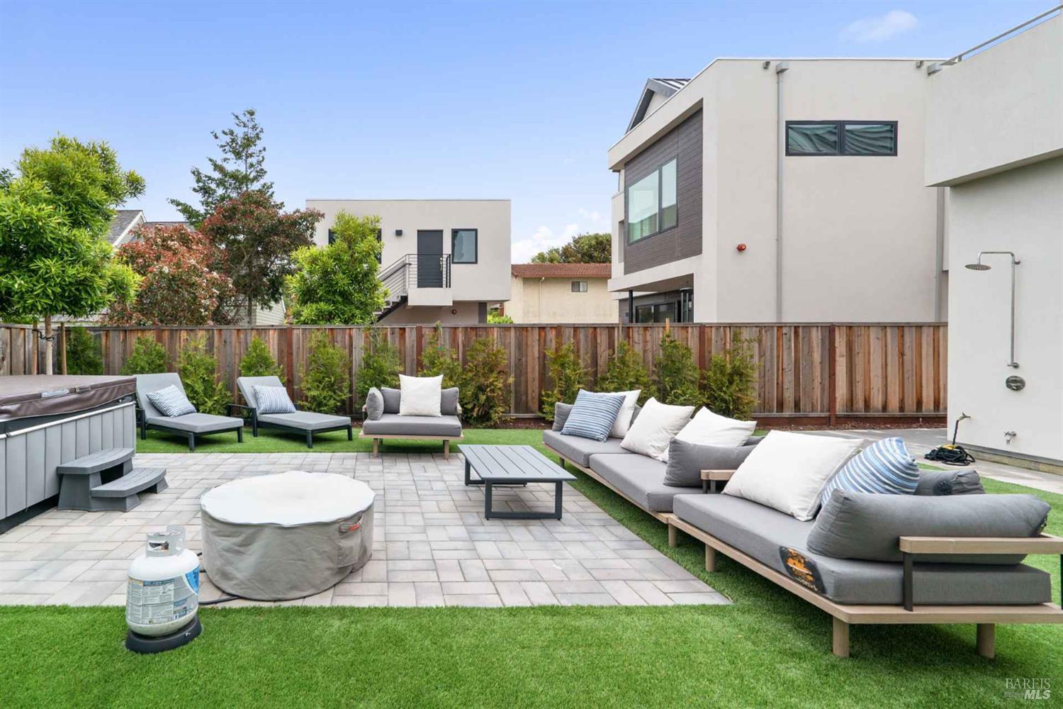 Detail Gallery Image 33 of 35 For 120 Gharkey St, Santa Cruz,  CA 95060 - 5 Beds | 5 Baths