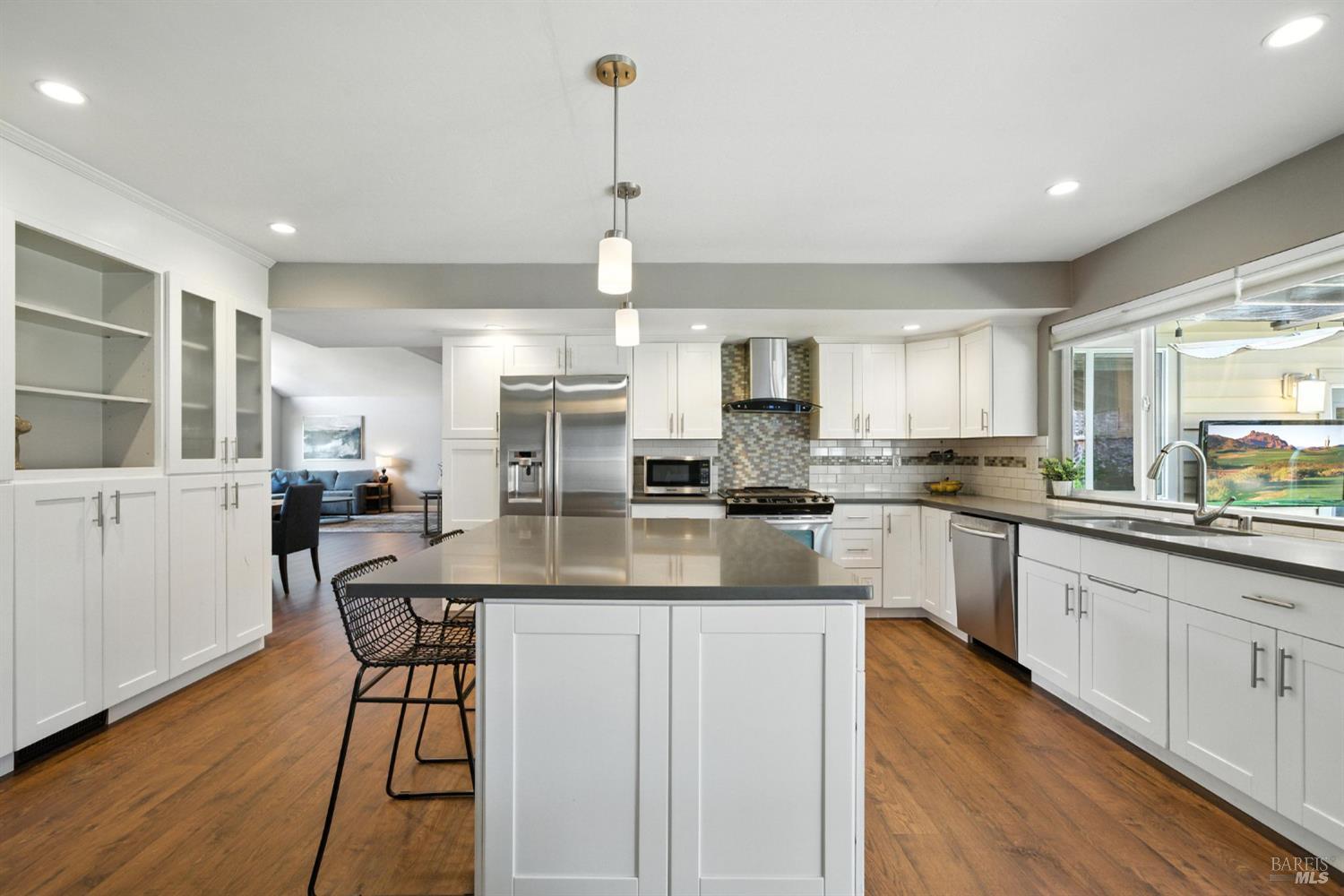 Detail Gallery Image 7 of 37 For 5332 Santa Teresa Ave, Santa Rosa,  CA 95409 - 4 Beds | 2 Baths