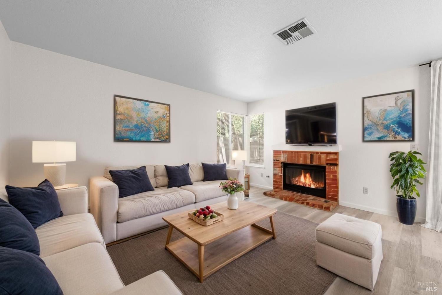 Detail Gallery Image 13 of 49 For 243 Colby Dr, Vacaville,  CA 95687 - 3 Beds | 2/1 Baths