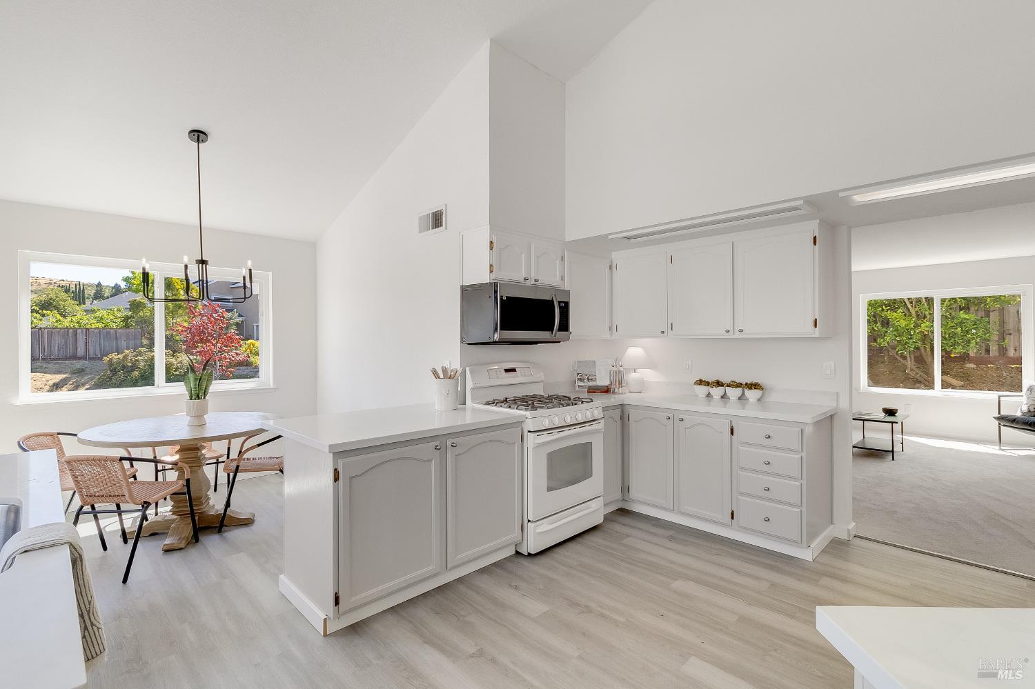 Detail Gallery Image 8 of 54 For 567 Primrose Ln, Benicia,  CA 94510 - 3 Beds | 2 Baths
