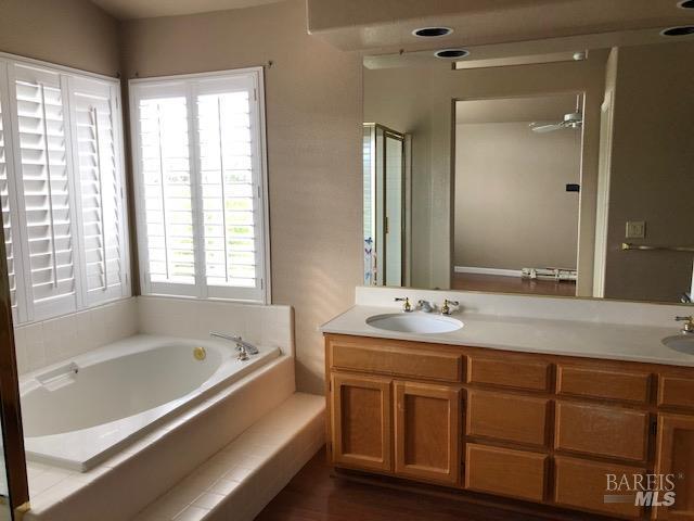 Detail Gallery Image 14 of 28 For 9512 Wellington Cir, Windsor,  CA 95492 - 4 Beds | 3 Baths