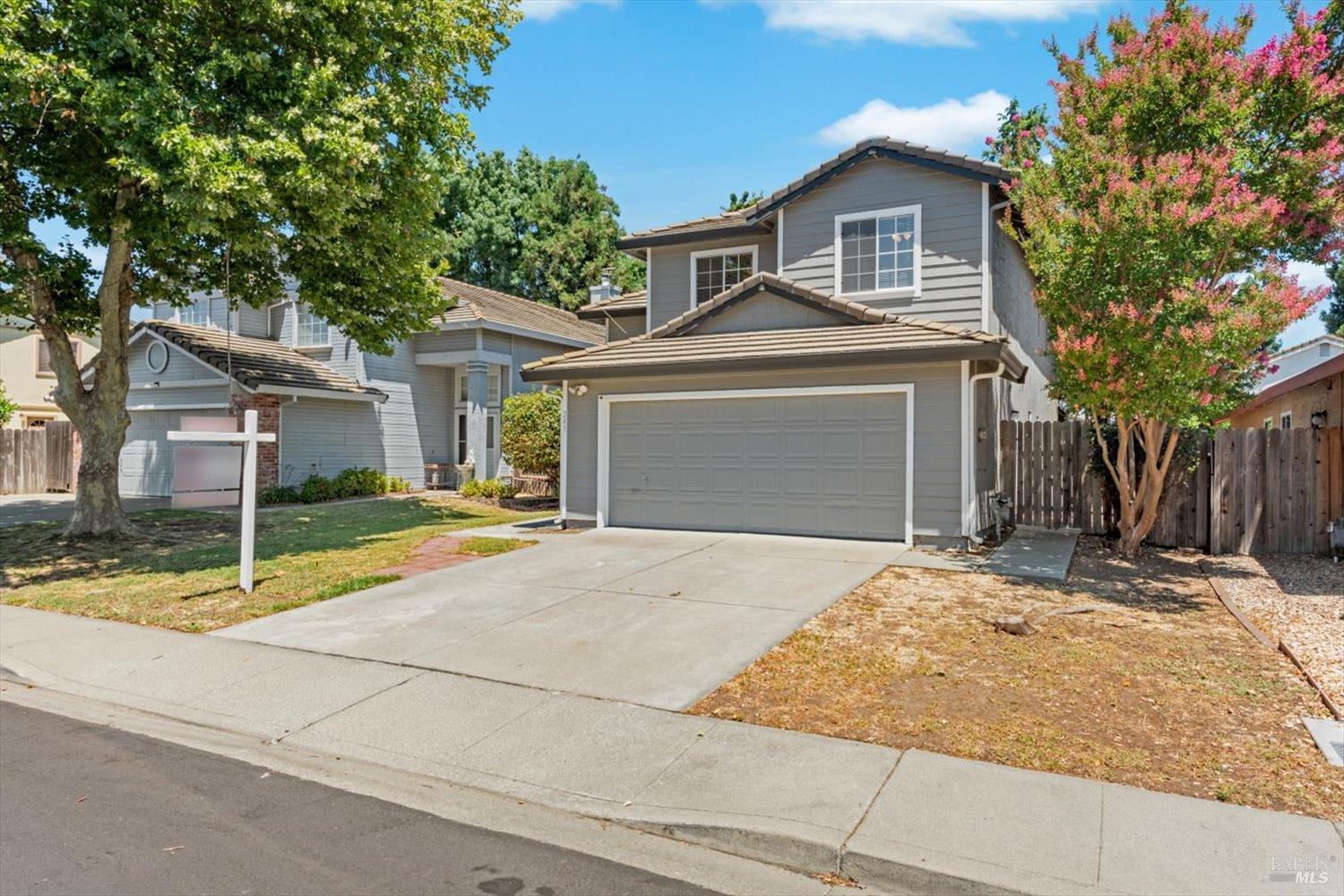Detail Gallery Image 3 of 49 For 243 Colby Dr, Vacaville,  CA 95687 - 3 Beds | 2/1 Baths