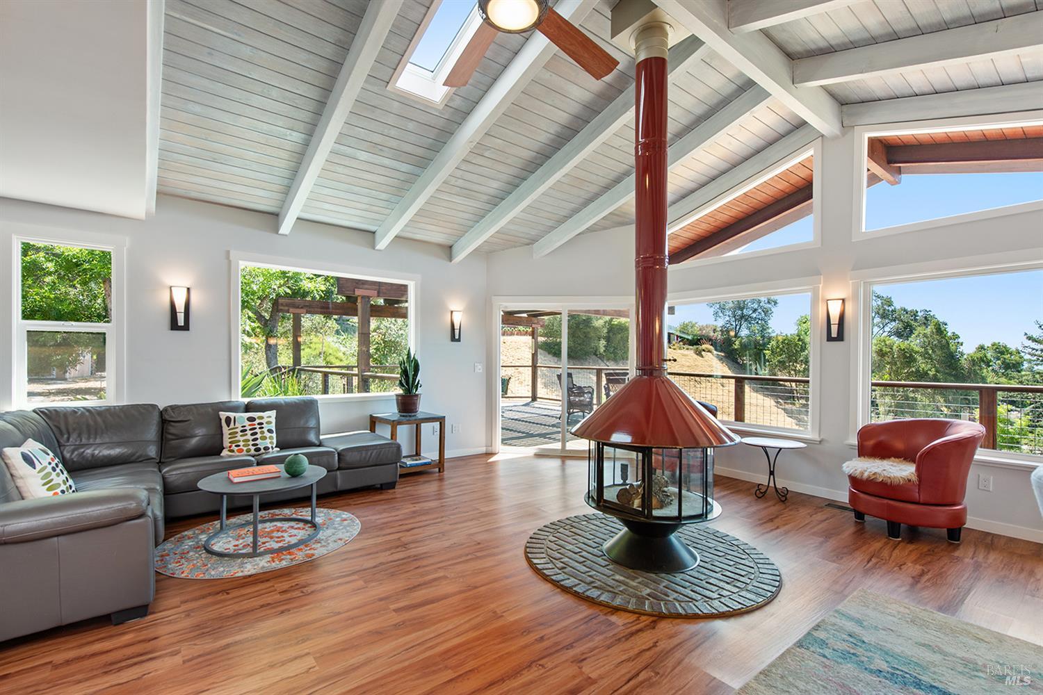 Detail Gallery Image 9 of 54 For 255 Vista View Dr, Cloverdale,  CA 95425 - 2 Beds | 2 Baths