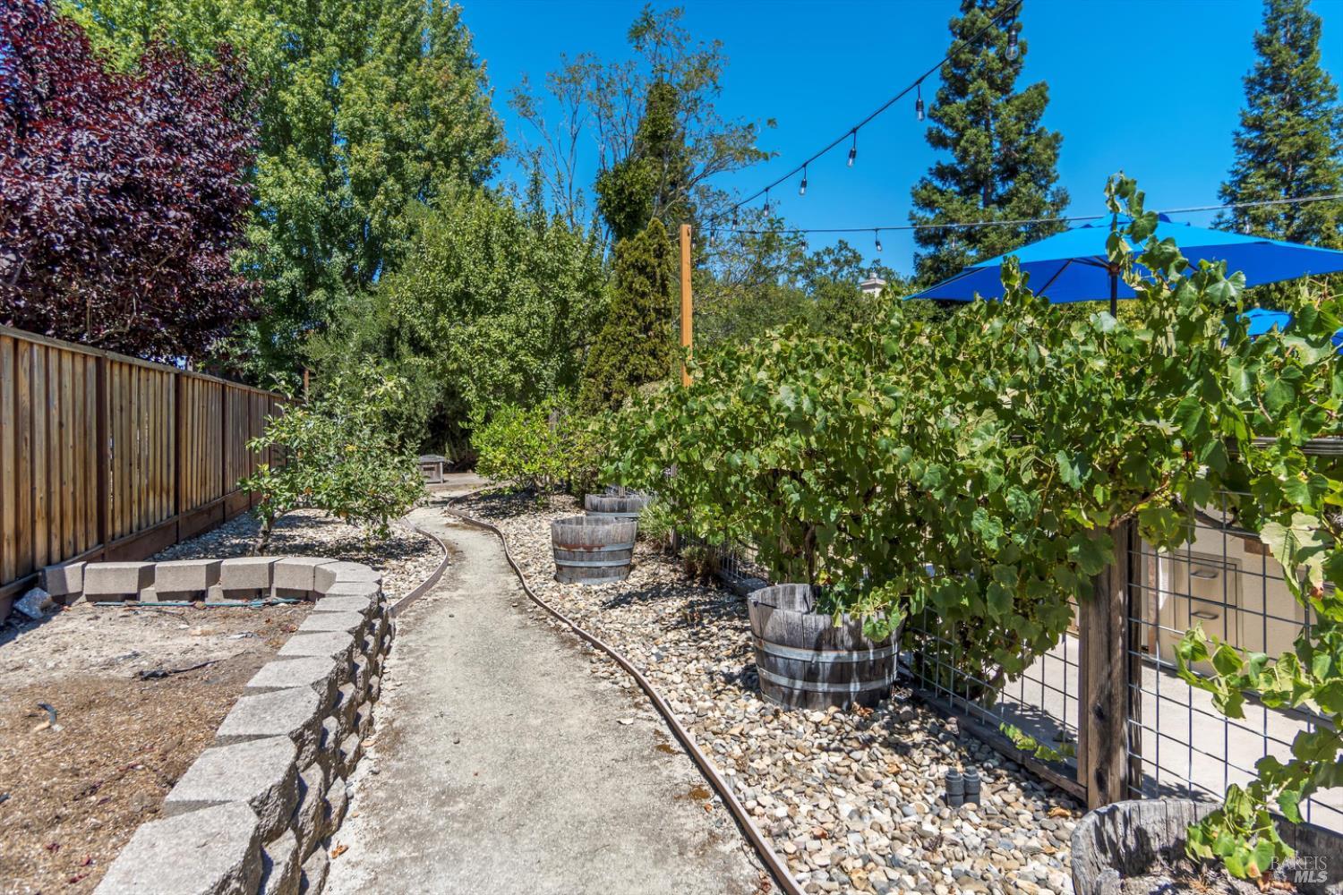 Detail Gallery Image 43 of 55 For 1451 Golf Course Dr, Windsor,  CA 95492 - 4 Beds | 2/1 Baths