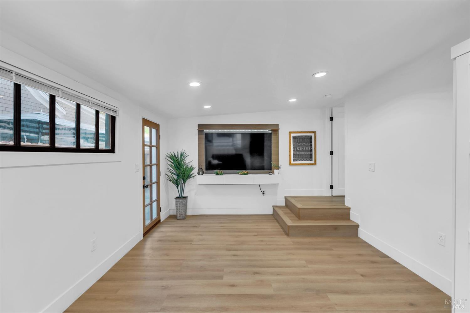 Detail Gallery Image 11 of 25 For 1594 Laurel St, Napa,  CA 94559 - 2 Beds | 2 Baths