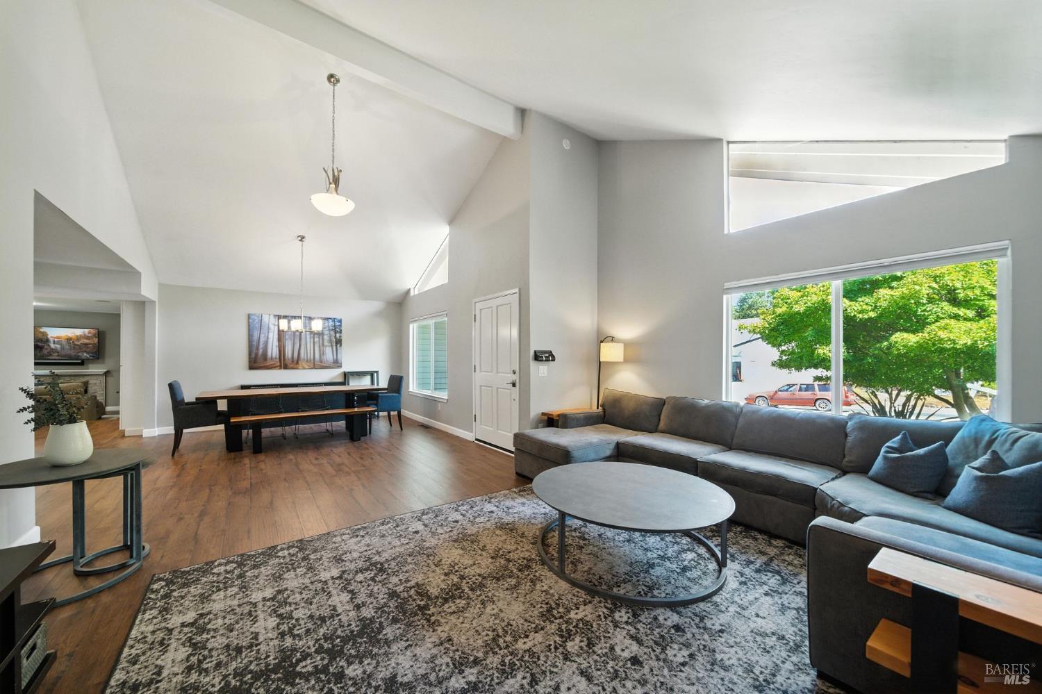Detail Gallery Image 3 of 37 For 5332 Santa Teresa Ave, Santa Rosa,  CA 95409 - 4 Beds | 2 Baths