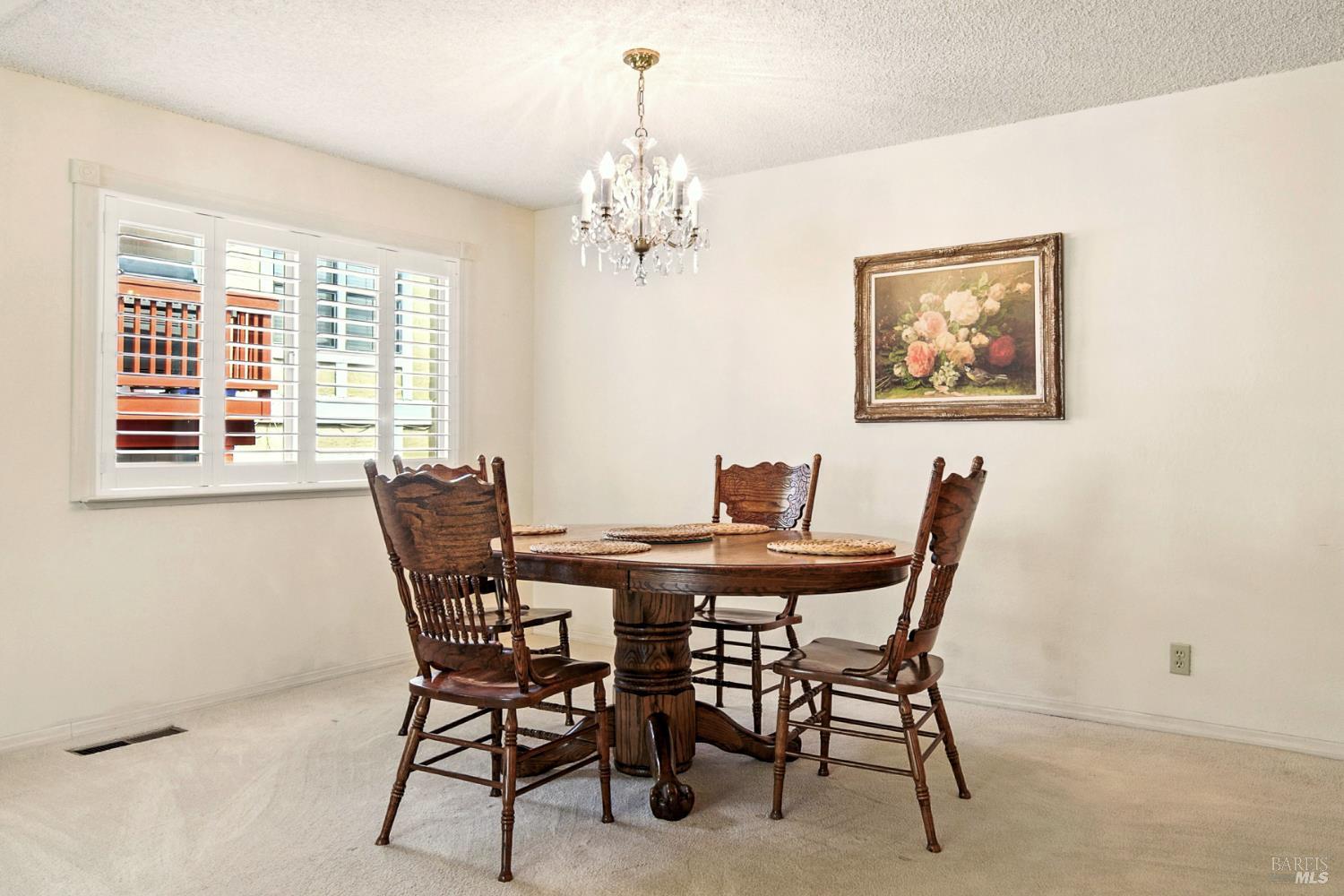 Detail Gallery Image 7 of 50 For 615 Montclair Dr, Santa Rosa,  CA 95409 - 3 Beds | 2 Baths