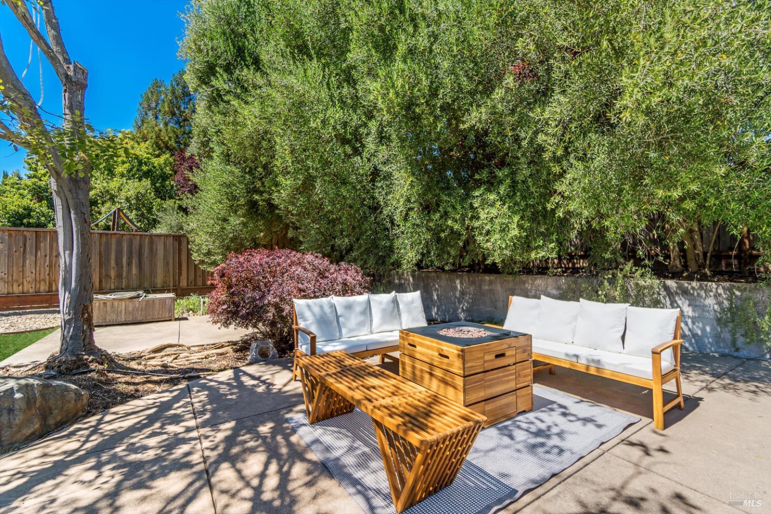Detail Gallery Image 37 of 55 For 1451 Golf Course Dr, Windsor,  CA 95492 - 4 Beds | 2/1 Baths