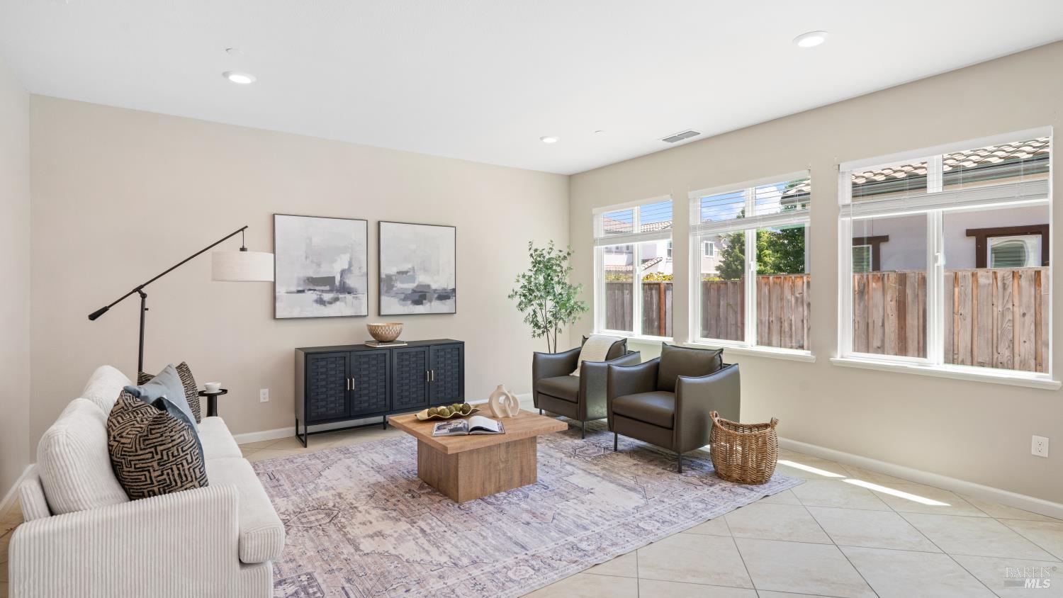 Detail Gallery Image 16 of 42 For 5114 Kolton Pl, Rohnert Park,  CA 94928 - 5 Beds | 2/1 Baths