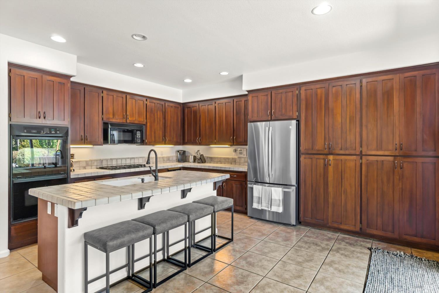 Detail Gallery Image 18 of 55 For 1451 Golf Course Dr, Windsor,  CA 95492 - 4 Beds | 2/1 Baths