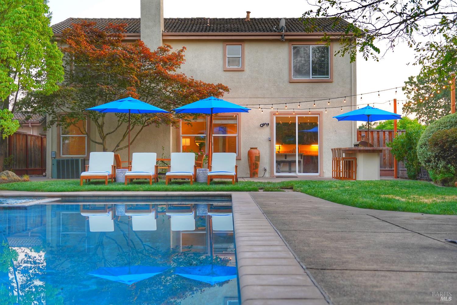 Detail Gallery Image 6 of 55 For 1451 Golf Course Dr, Windsor,  CA 95492 - 4 Beds | 2/1 Baths