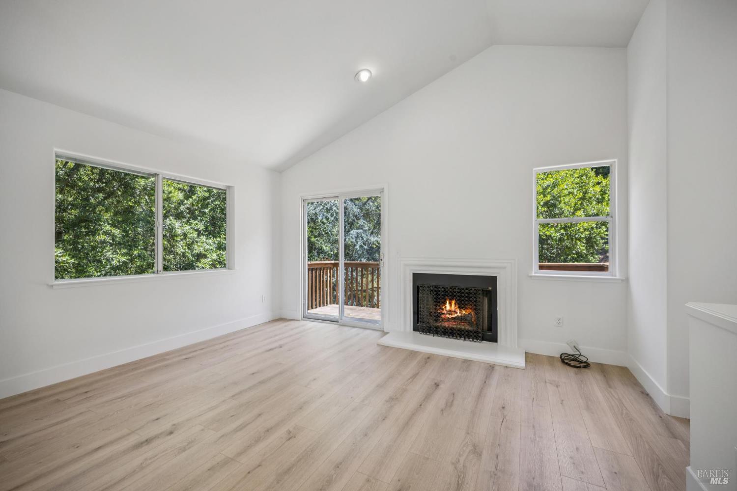 Detail Gallery Image 21 of 31 For 406 Wellesley Ct, Mill Valley,  CA 94941 - 2 Beds | 1/1 Baths