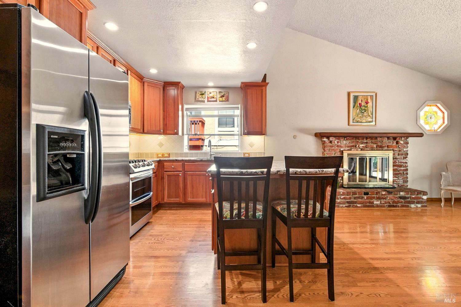 Detail Gallery Image 10 of 50 For 615 Montclair Dr, Santa Rosa,  CA 95409 - 3 Beds | 2 Baths