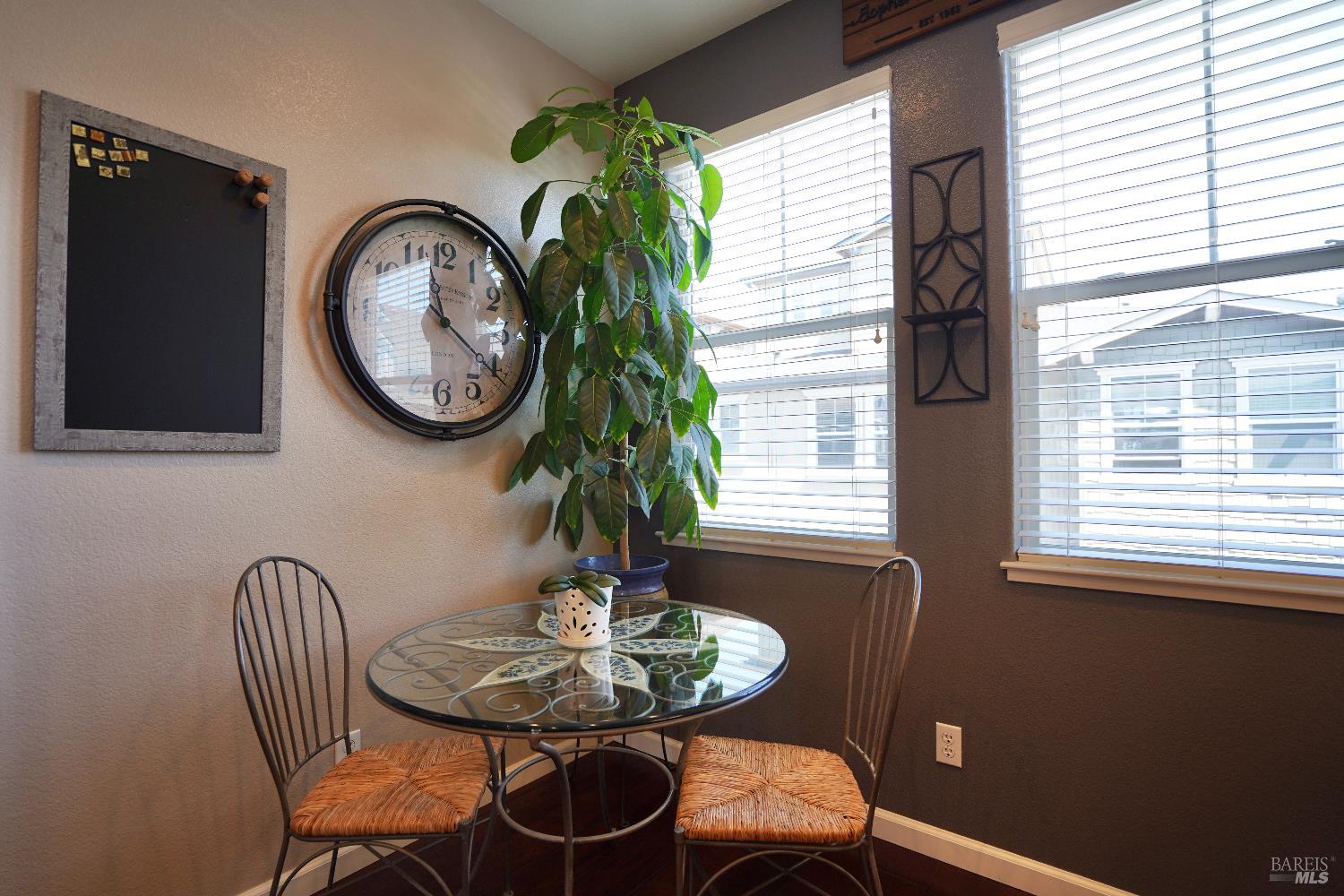 Detail Gallery Image 14 of 30 For 2265 Alysheba Ct, Napa,  CA 94559 - 2 Beds | 2/1 Baths