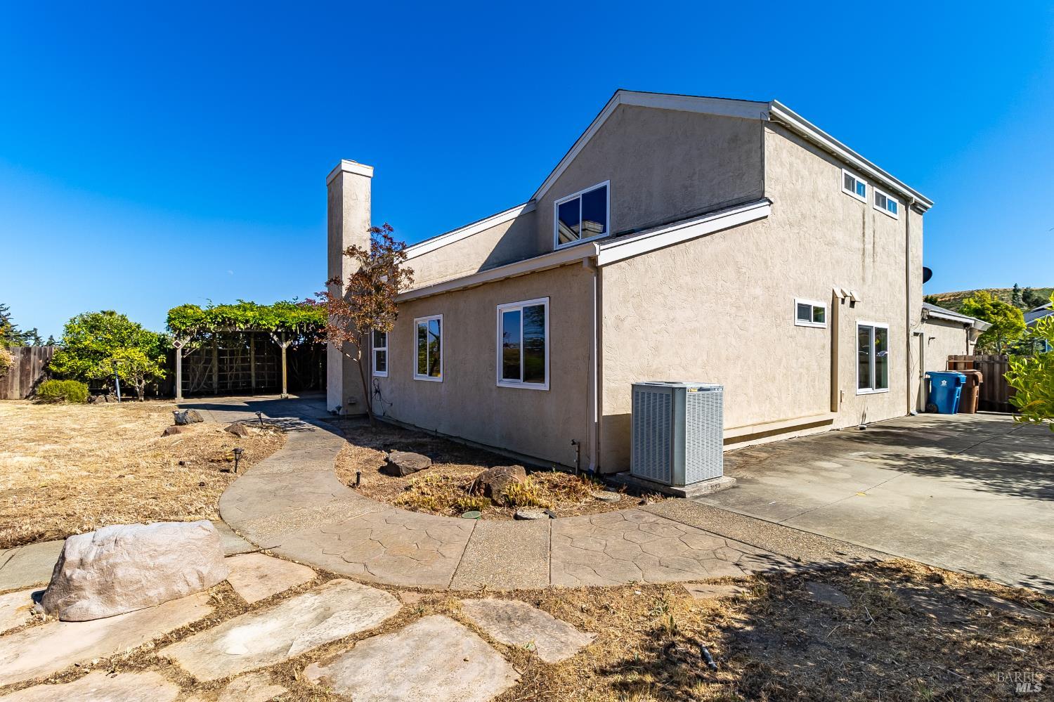 Detail Gallery Image 43 of 54 For 567 Primrose Ln, Benicia,  CA 94510 - 3 Beds | 2 Baths