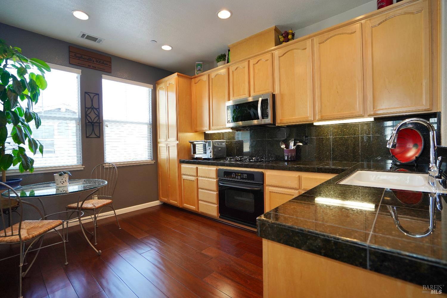 Detail Gallery Image 12 of 30 For 2265 Alysheba Ct, Napa,  CA 94559 - 2 Beds | 2/1 Baths