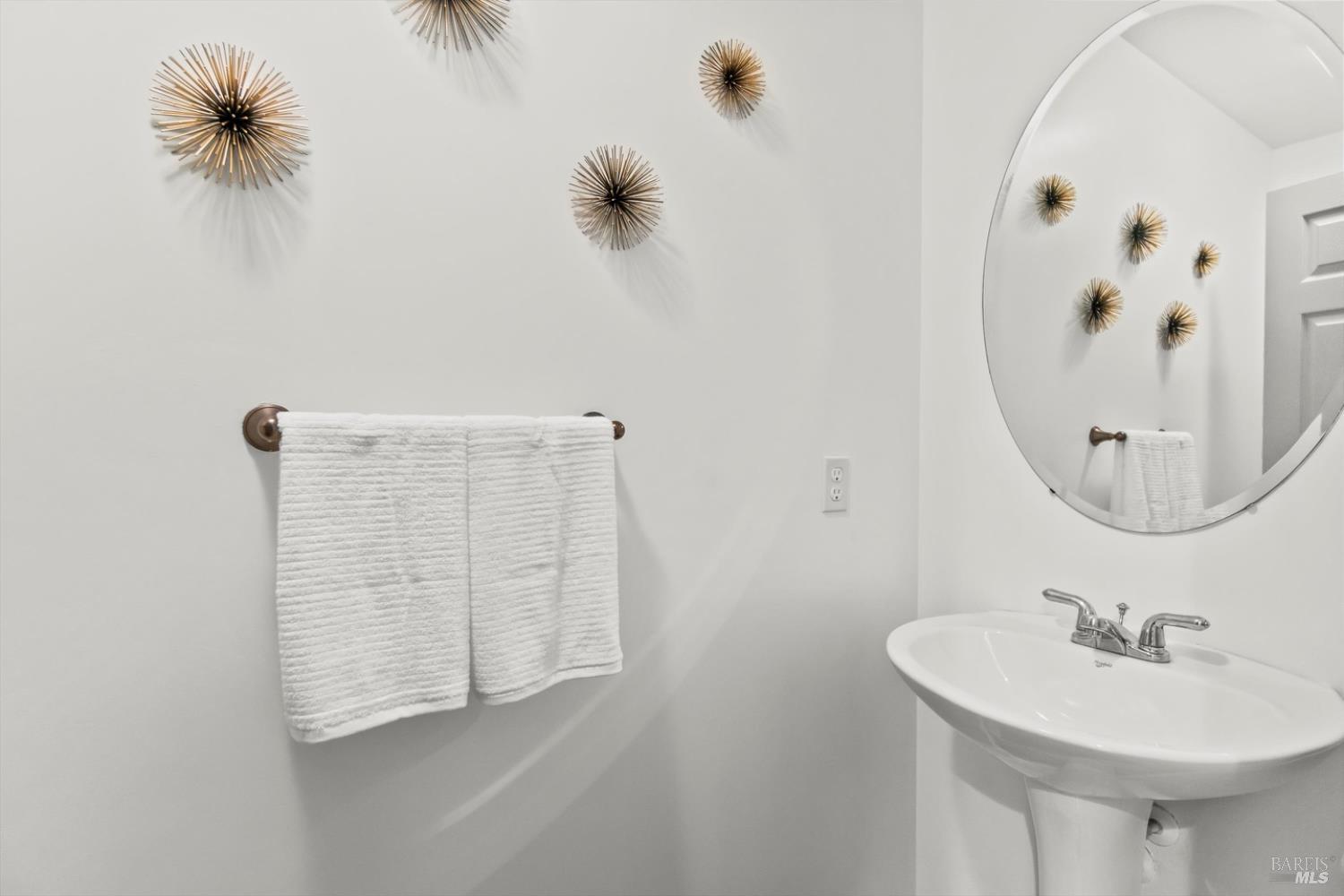 Detail Gallery Image 21 of 55 For 1451 Golf Course Dr, Windsor,  CA 95492 - 4 Beds | 2/1 Baths