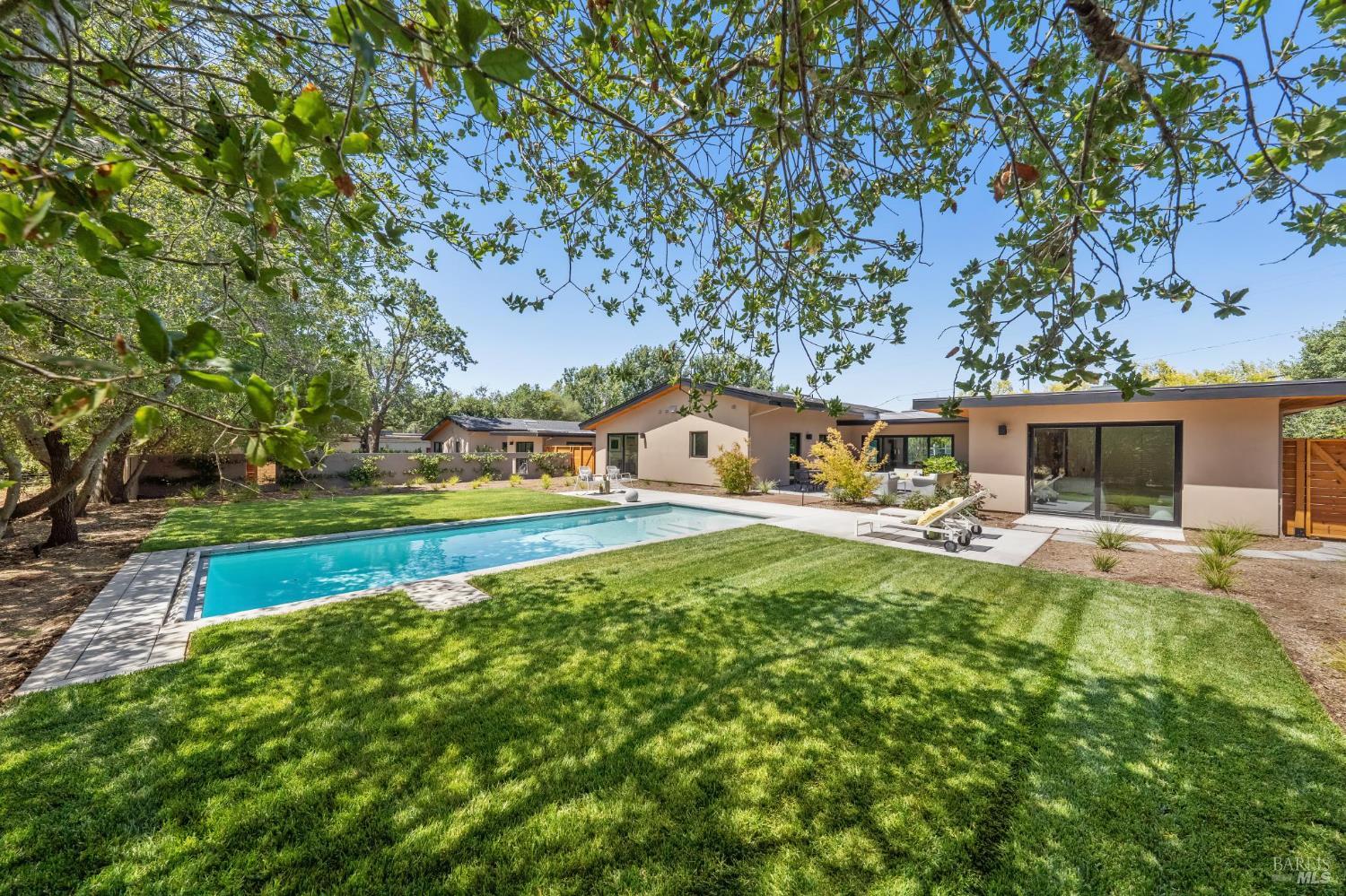 Detail Gallery Image 15 of 49 For 216 1st St, Sonoma,  CA 95476 - 3 Beds | 2/1 Baths