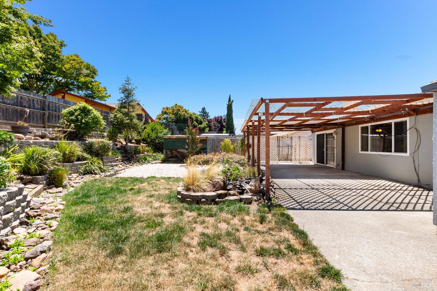 Detail Gallery Image 42 of 56 For 2004 S Terrace Dr, Napa,  CA 94559 - 3 Beds | 2 Baths