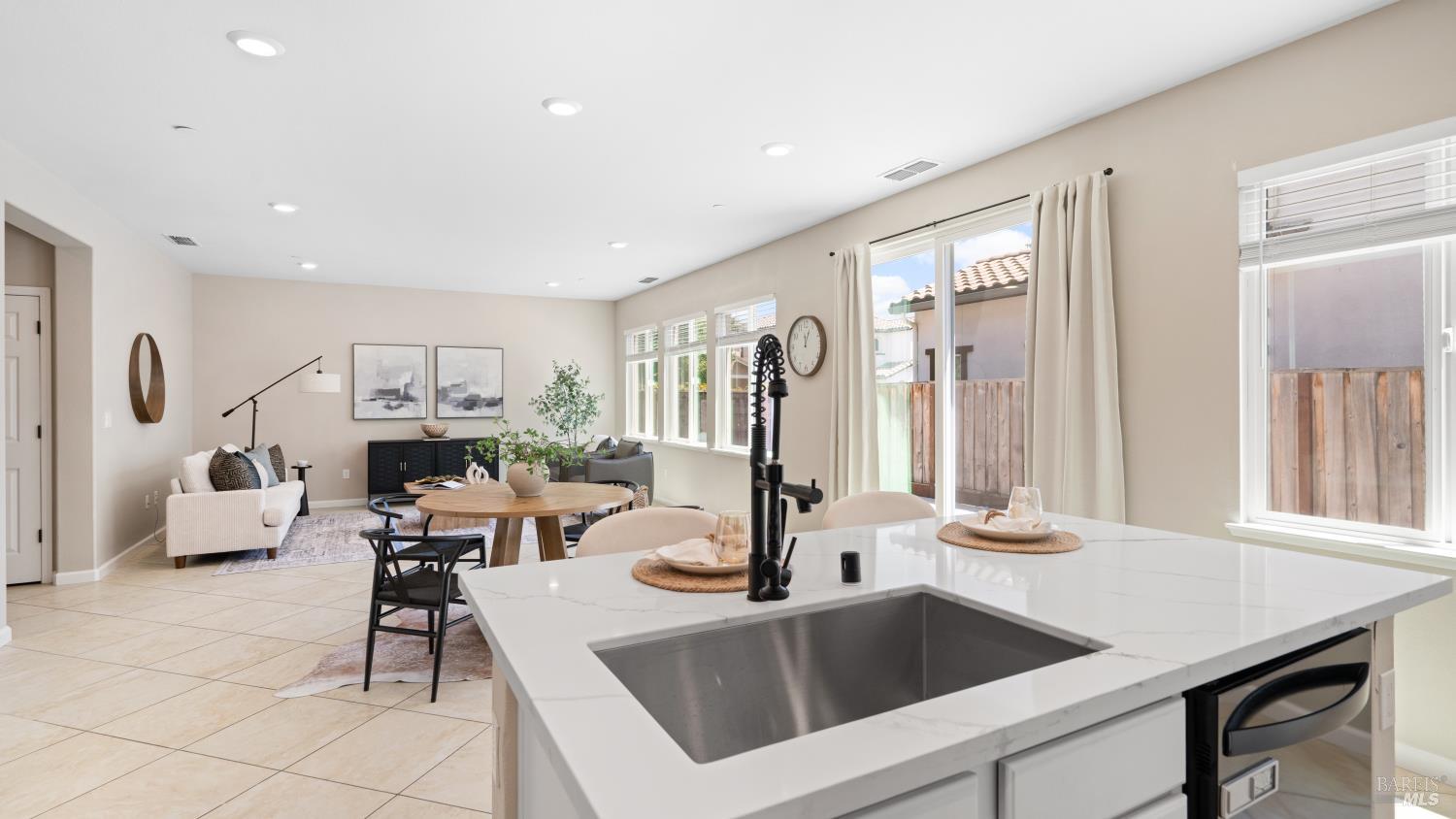 Detail Gallery Image 14 of 42 For 5114 Kolton Pl, Rohnert Park,  CA 94928 - 5 Beds | 2/1 Baths