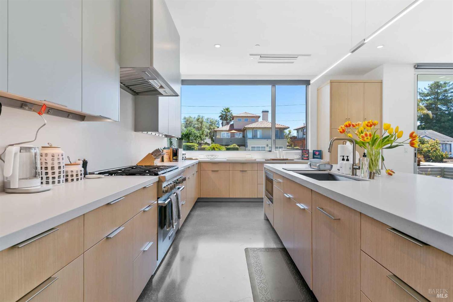 Detail Gallery Image 5 of 35 For 120 Gharkey St, Santa Cruz,  CA 95060 - 5 Beds | 5 Baths