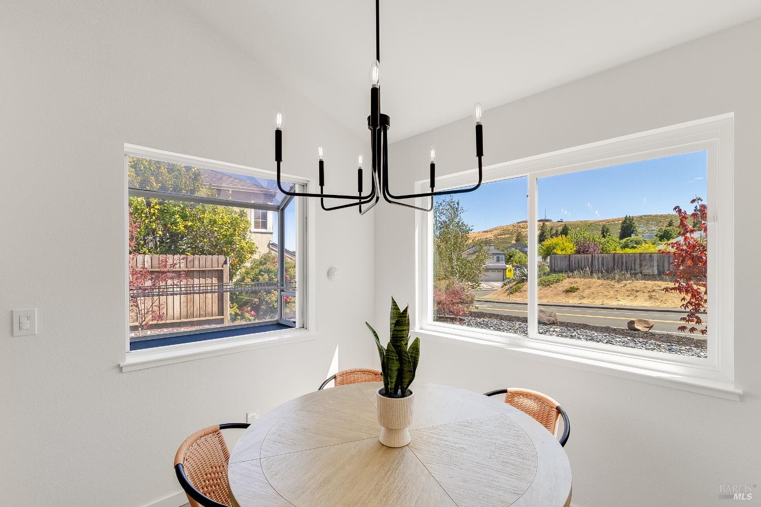 Detail Gallery Image 11 of 54 For 567 Primrose Ln, Benicia,  CA 94510 - 3 Beds | 2 Baths