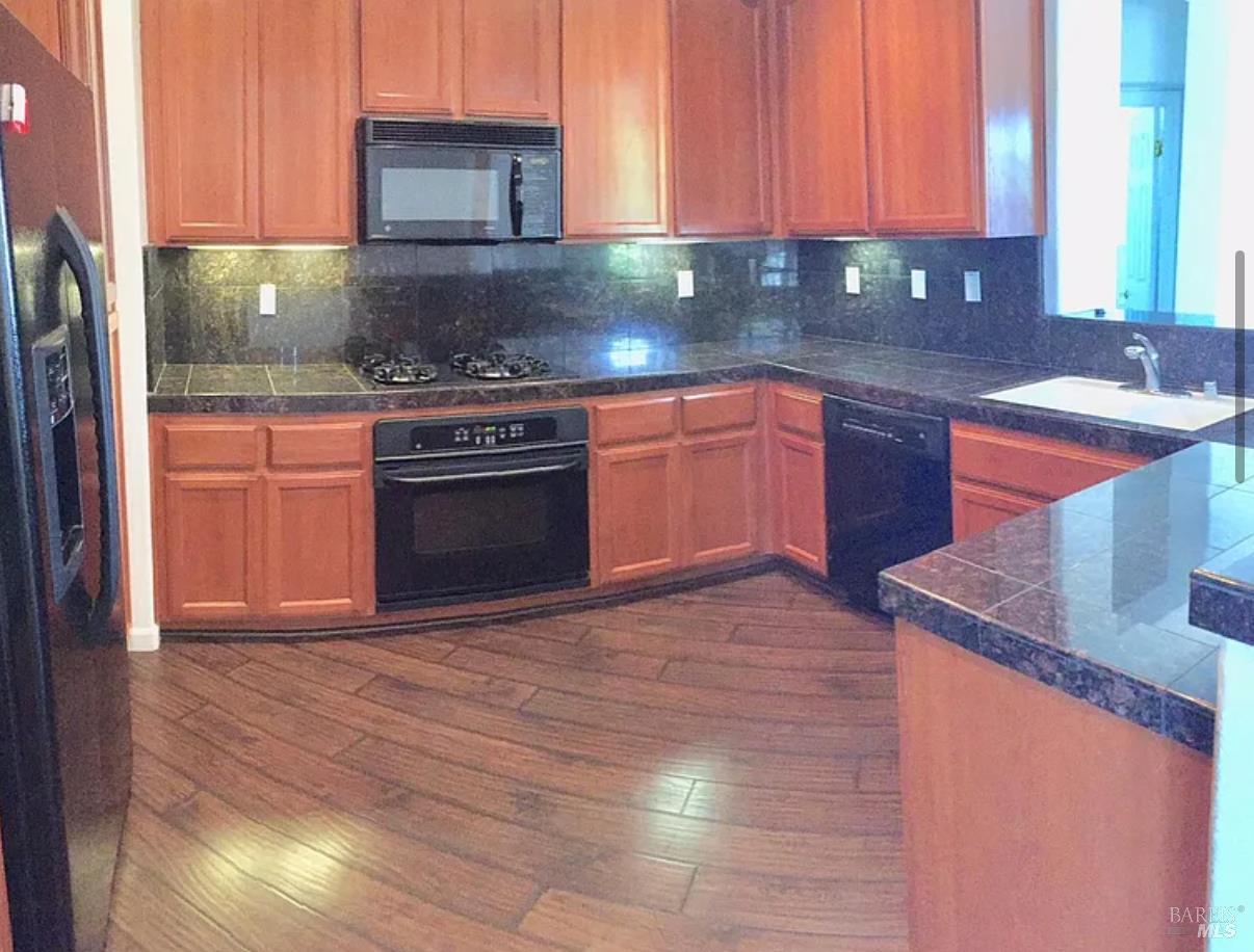 Detail Gallery Image 4 of 9 For 2285 Alysheba Ct, Napa,  CA 94559 - 3 Beds | 2/1 Baths