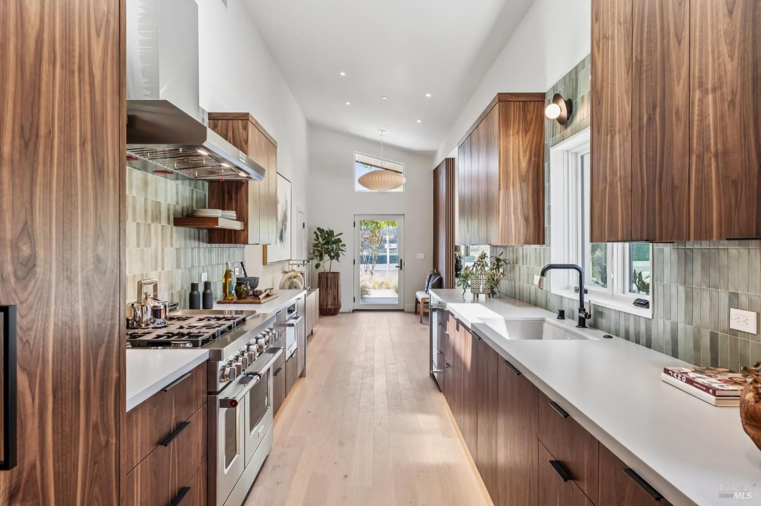 Detail Gallery Image 8 of 49 For 216 1st St, Sonoma,  CA 95476 - 3 Beds | 2/1 Baths