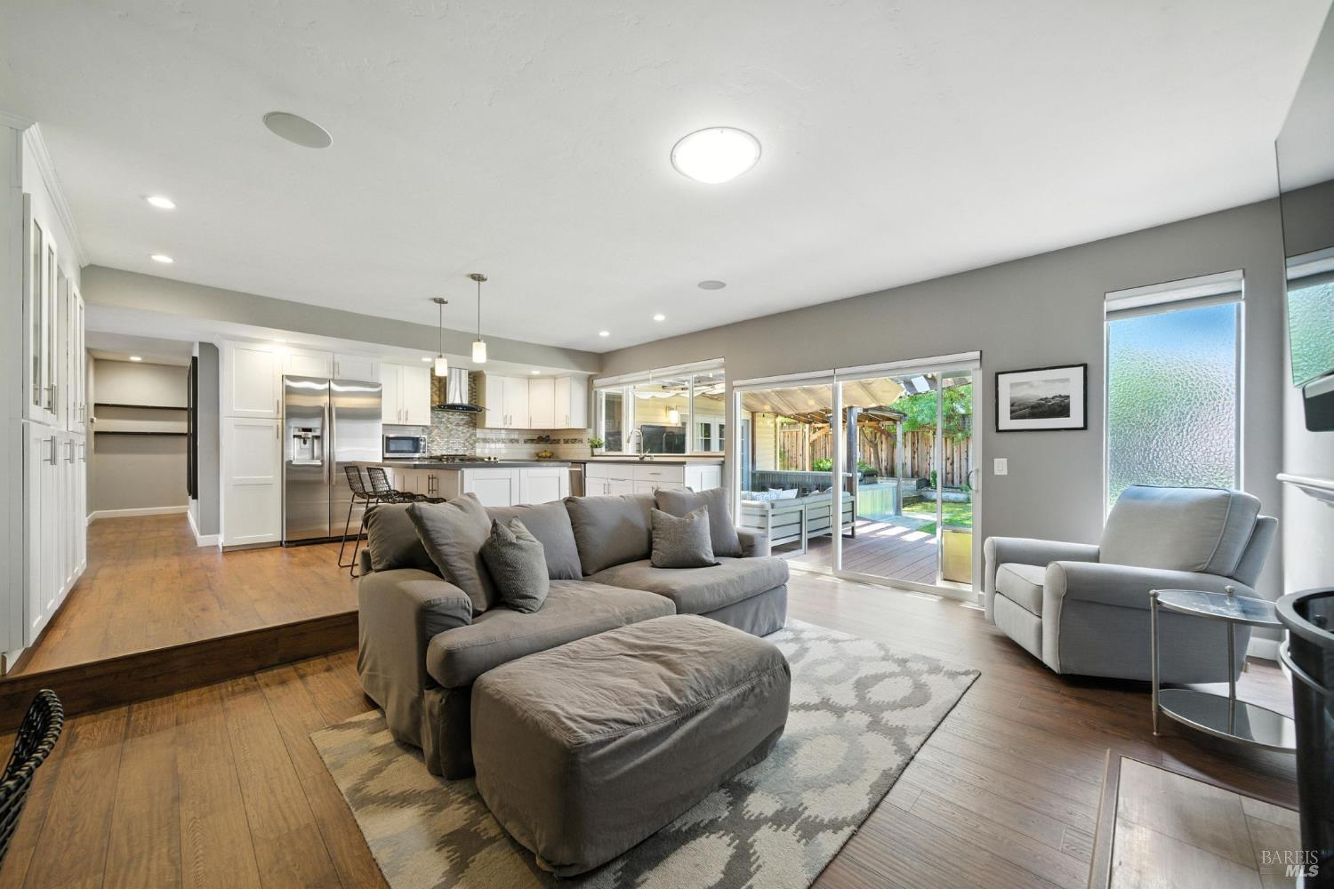 Detail Gallery Image 12 of 37 For 5332 Santa Teresa Ave, Santa Rosa,  CA 95409 - 4 Beds | 2 Baths