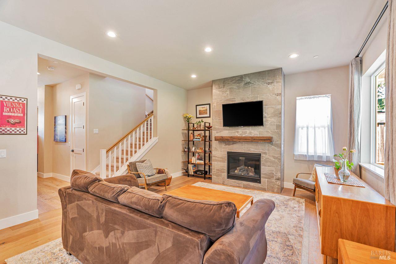 Detail Gallery Image 13 of 40 For 3566 Aaron Dr, Santa Rosa,  CA 95404 - 4 Beds | 3 Baths