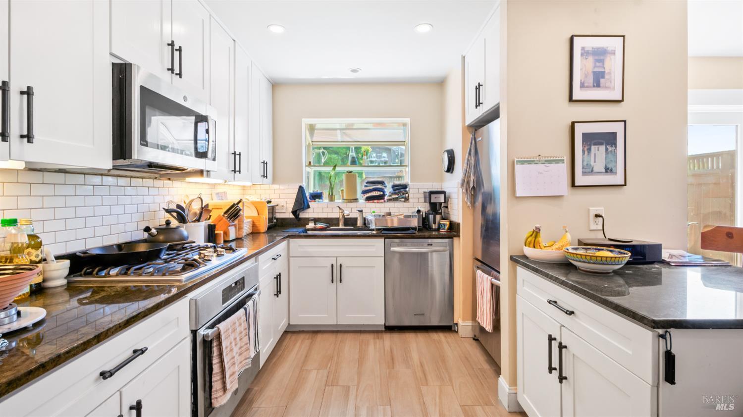 Detail Gallery Image 10 of 33 For 8190 Woodland Hills Dr, Cotati,  CA 94931 - 3 Beds | 2 Baths