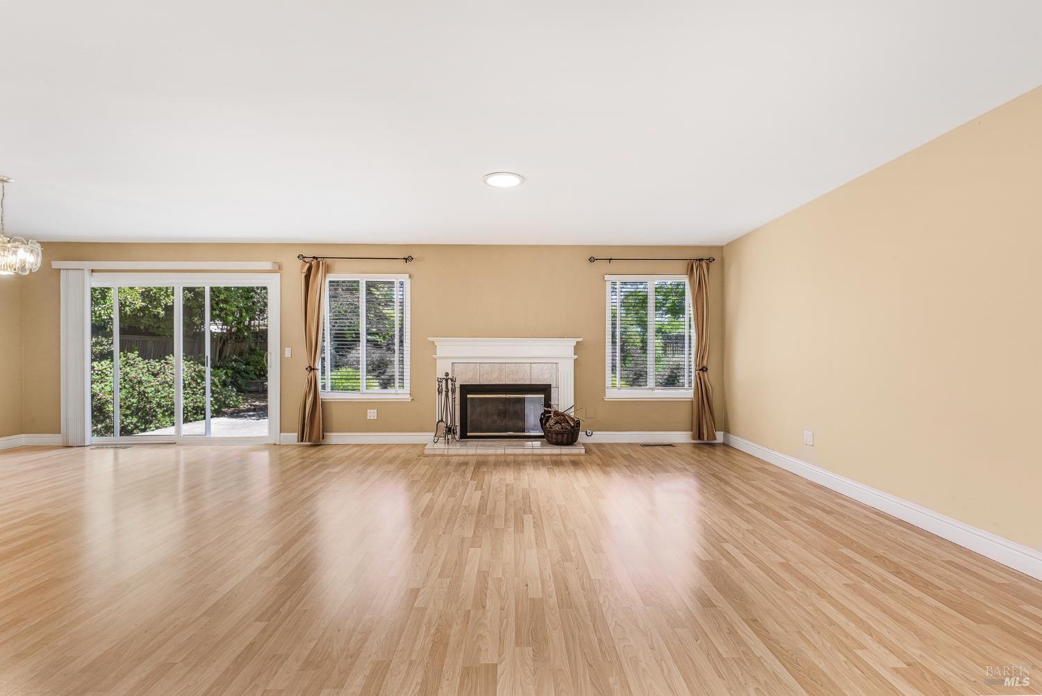 Detail Gallery Image 6 of 52 For 160 Oak Shadow Dr, Santa Rosa,  CA 95409 - 3 Beds | 2 Baths