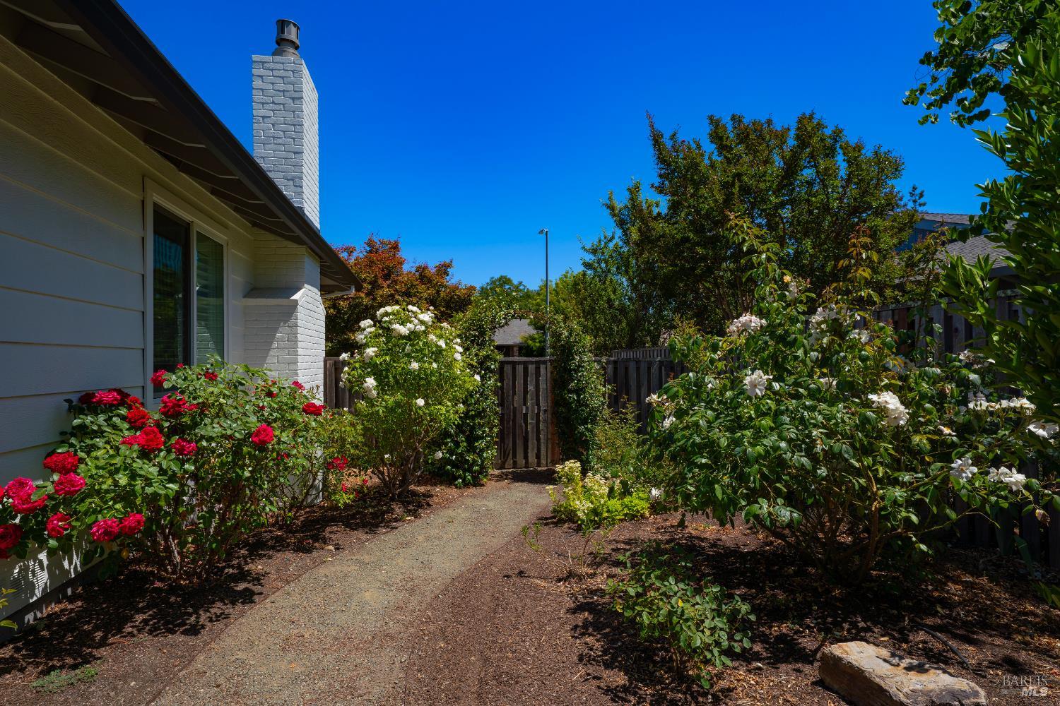 Detail Gallery Image 31 of 33 For 8819 Hood Mountain Cir, Santa Rosa,  CA 95409 - 2 Beds | 2 Baths