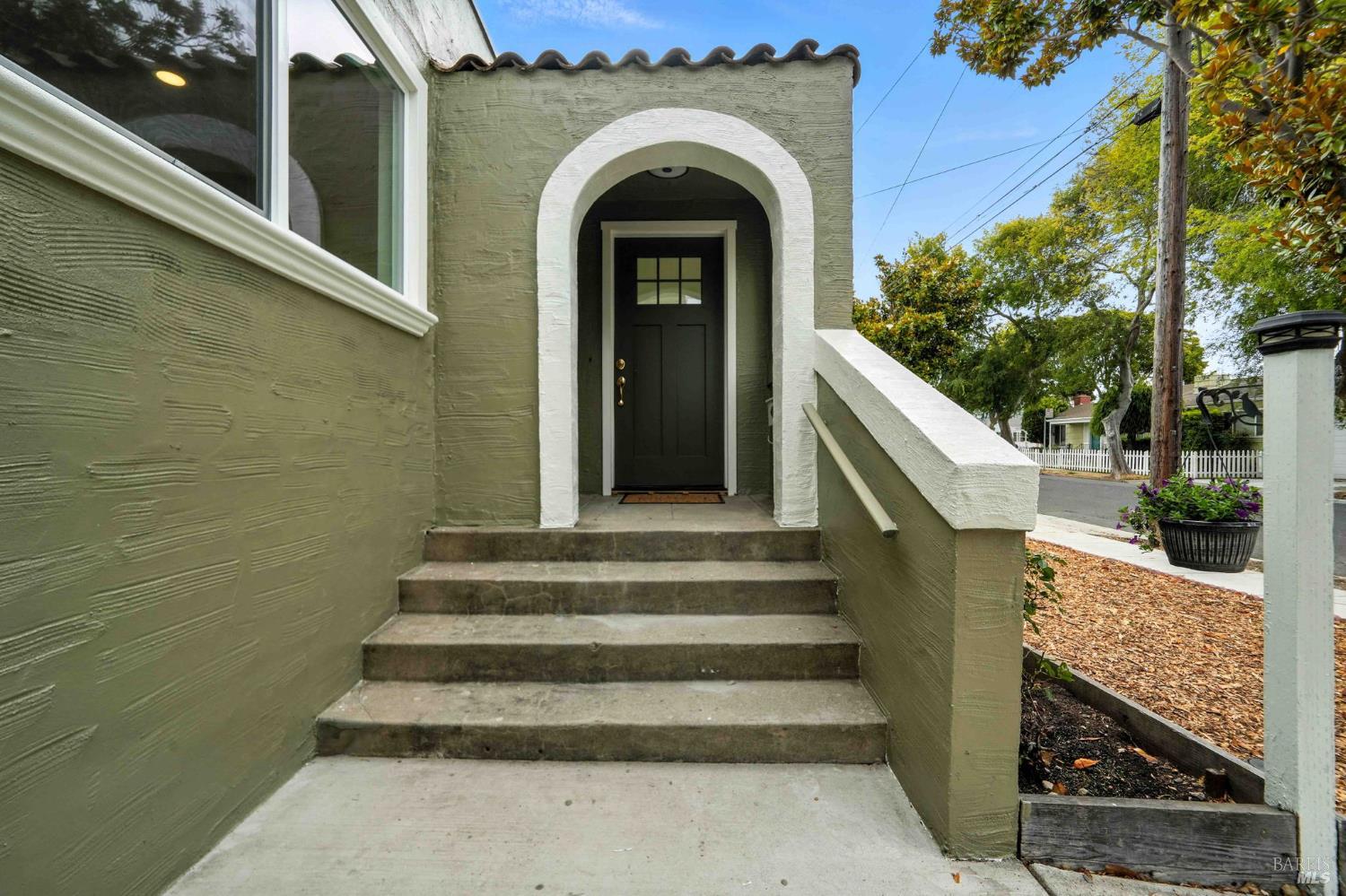 Detail Gallery Image 3 of 28 For 3711 Garvin Ave, Richmond,  CA 94805 - 2 Beds | 1 Baths