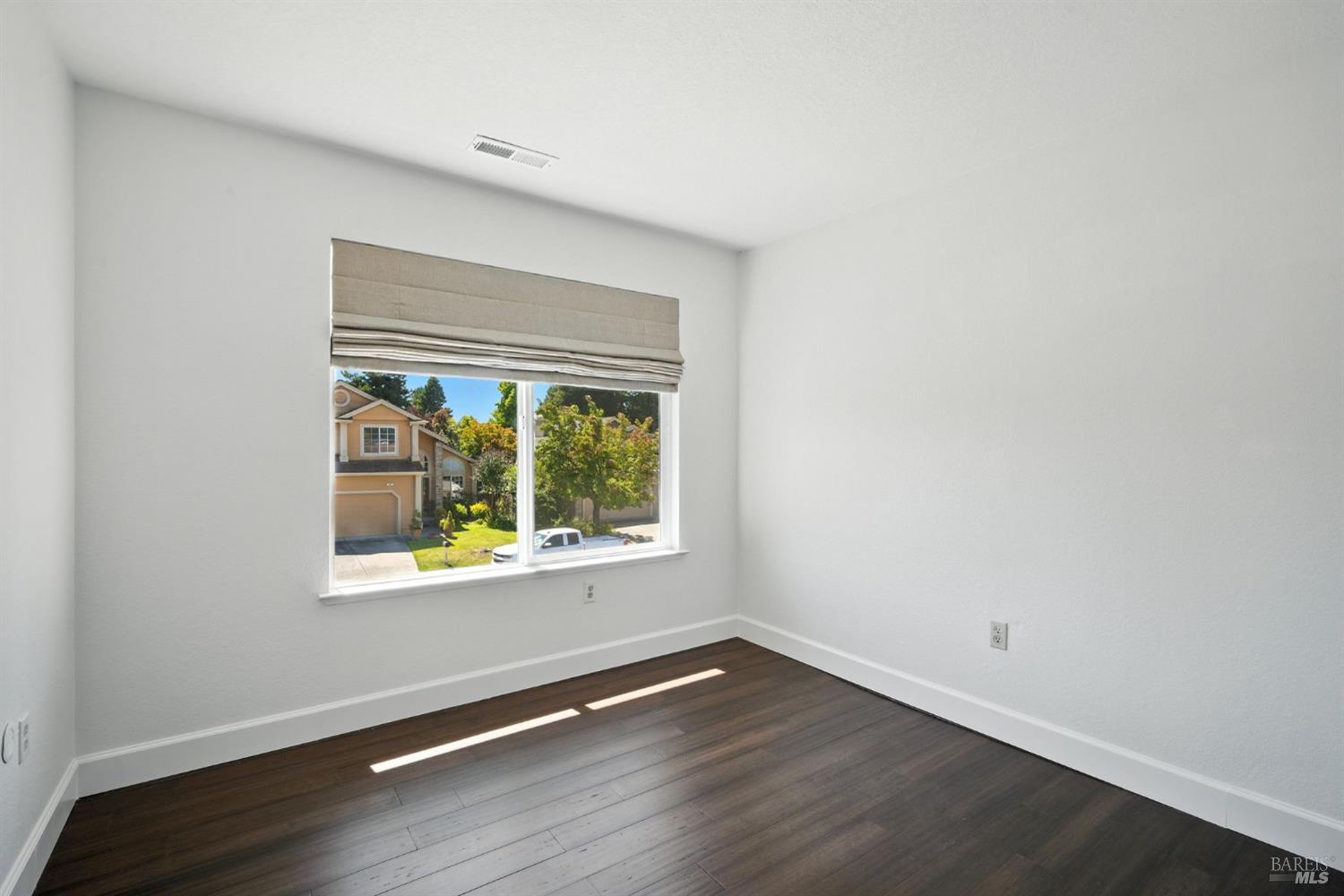 Detail Gallery Image 31 of 32 For 104 Banff Way, Petaluma,  CA 94954 - 4 Beds | 2/1 Baths