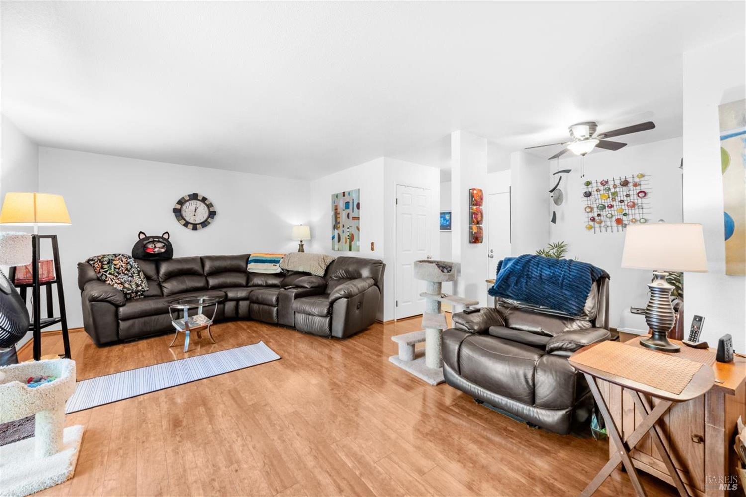 Detail Gallery Image 15 of 72 For 3451 Astoria Cir, Fairfield,  CA 94534 - 5 Beds | 3/1 Baths