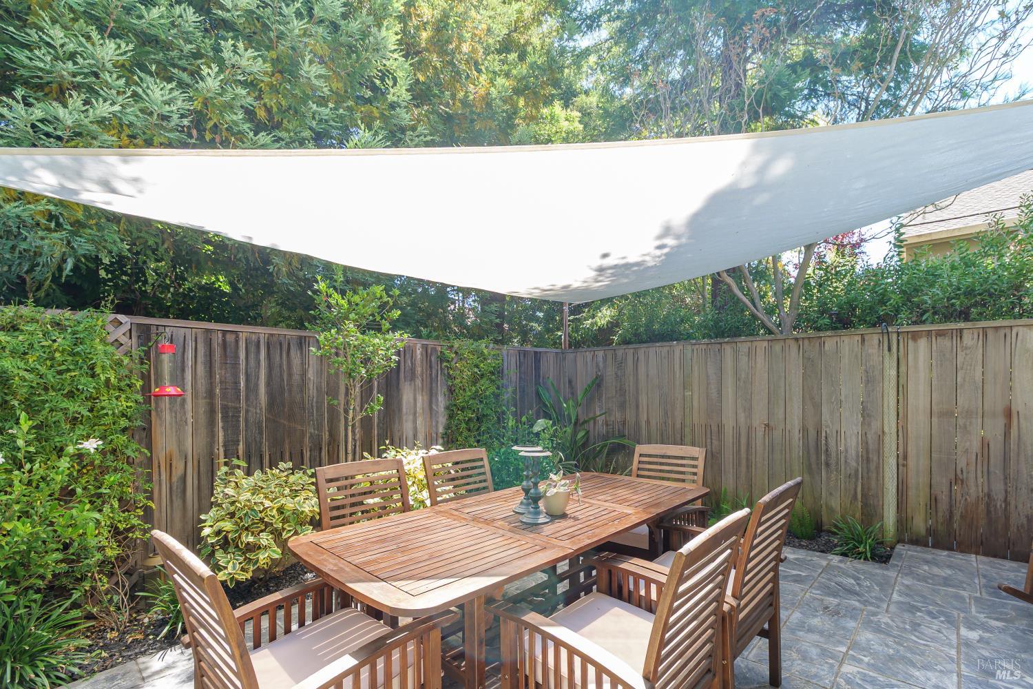 Detail Gallery Image 5 of 30 For 86 Sequoia Glen Ln, Novato,  CA 94947 - 2 Beds | 1/1 Baths