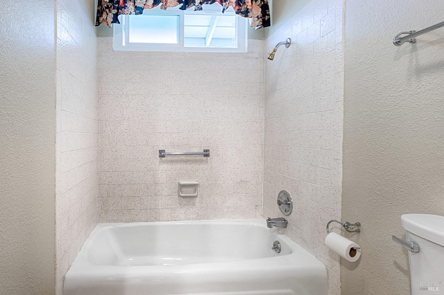 Detail Gallery Image 25 of 52 For 160 Oak Shadow Dr, Santa Rosa,  CA 95409 - 3 Beds | 2 Baths