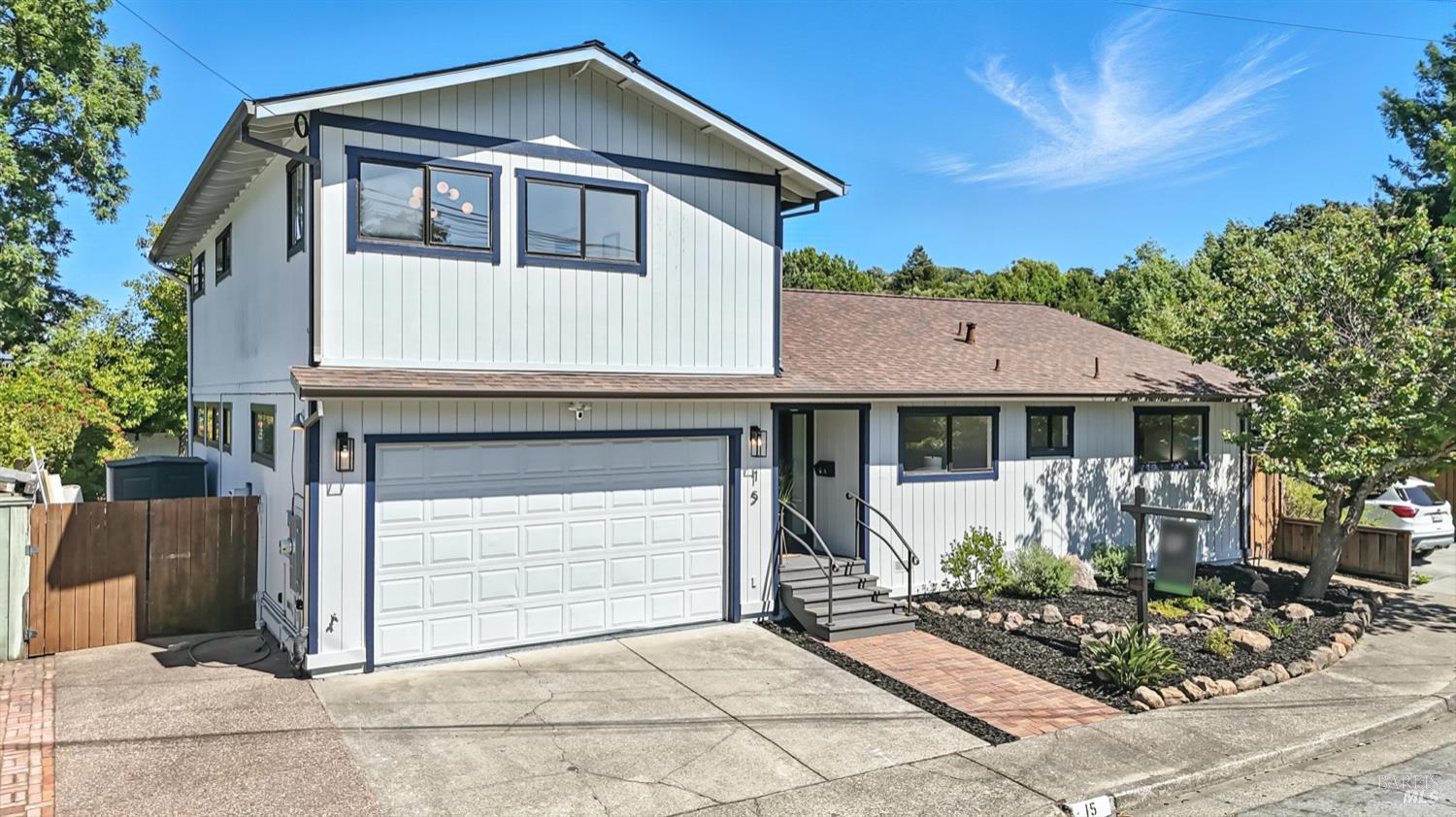Detail Gallery Image 2 of 41 For 15 Arbor Cir, Novato,  CA 94947 - 5 Beds | 3 Baths