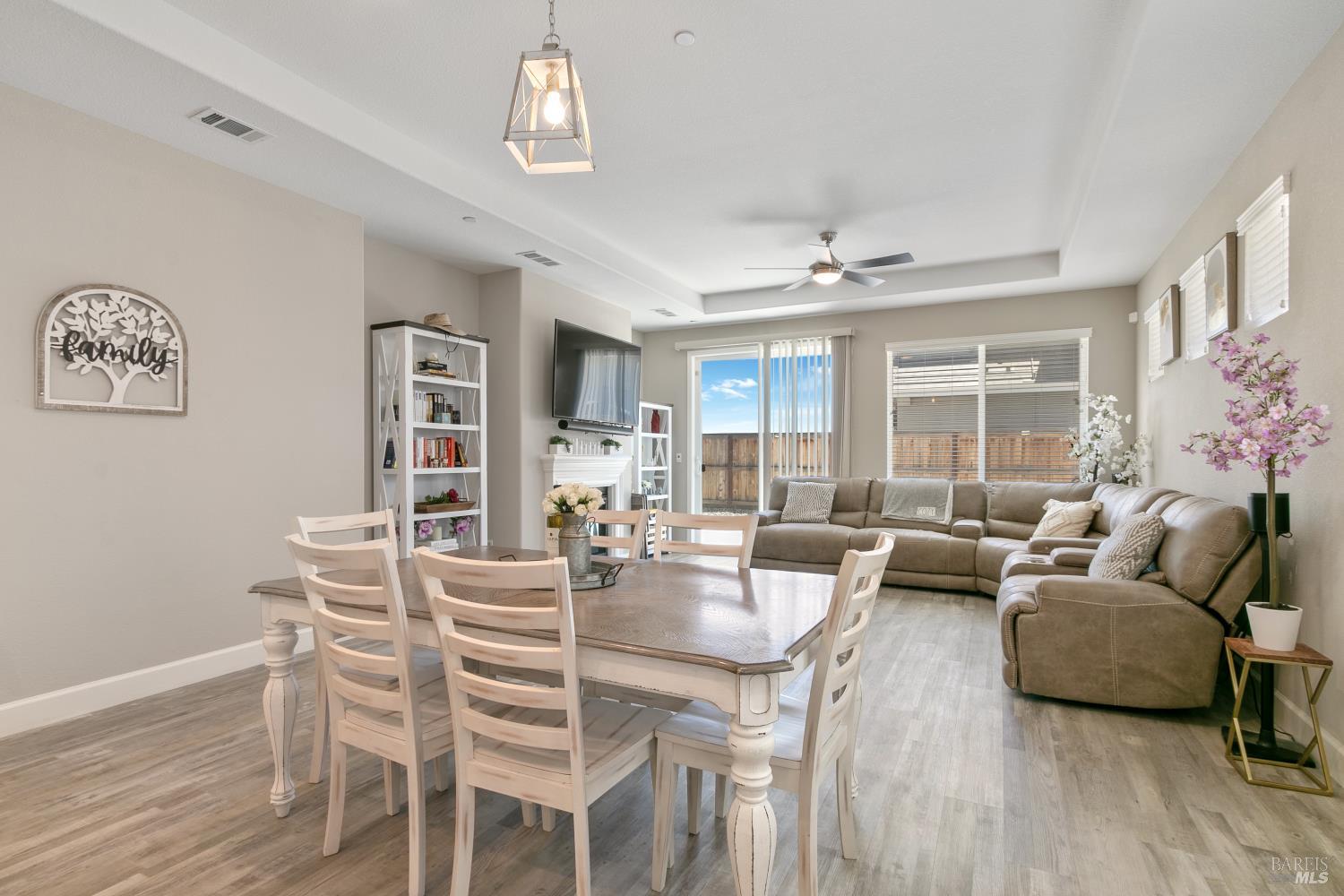 Detail Gallery Image 11 of 38 For 1001 Swift Ct, Vacaville,  CA 95688 - 4 Beds | 2 Baths