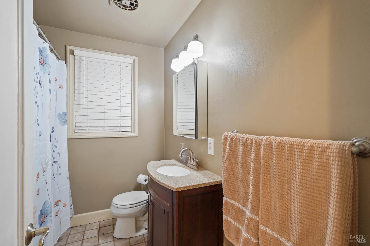 Detail Gallery Image 13 of 25 For 2001 Marin St, Napa,  CA 94559 - 2 Beds | 1 Baths