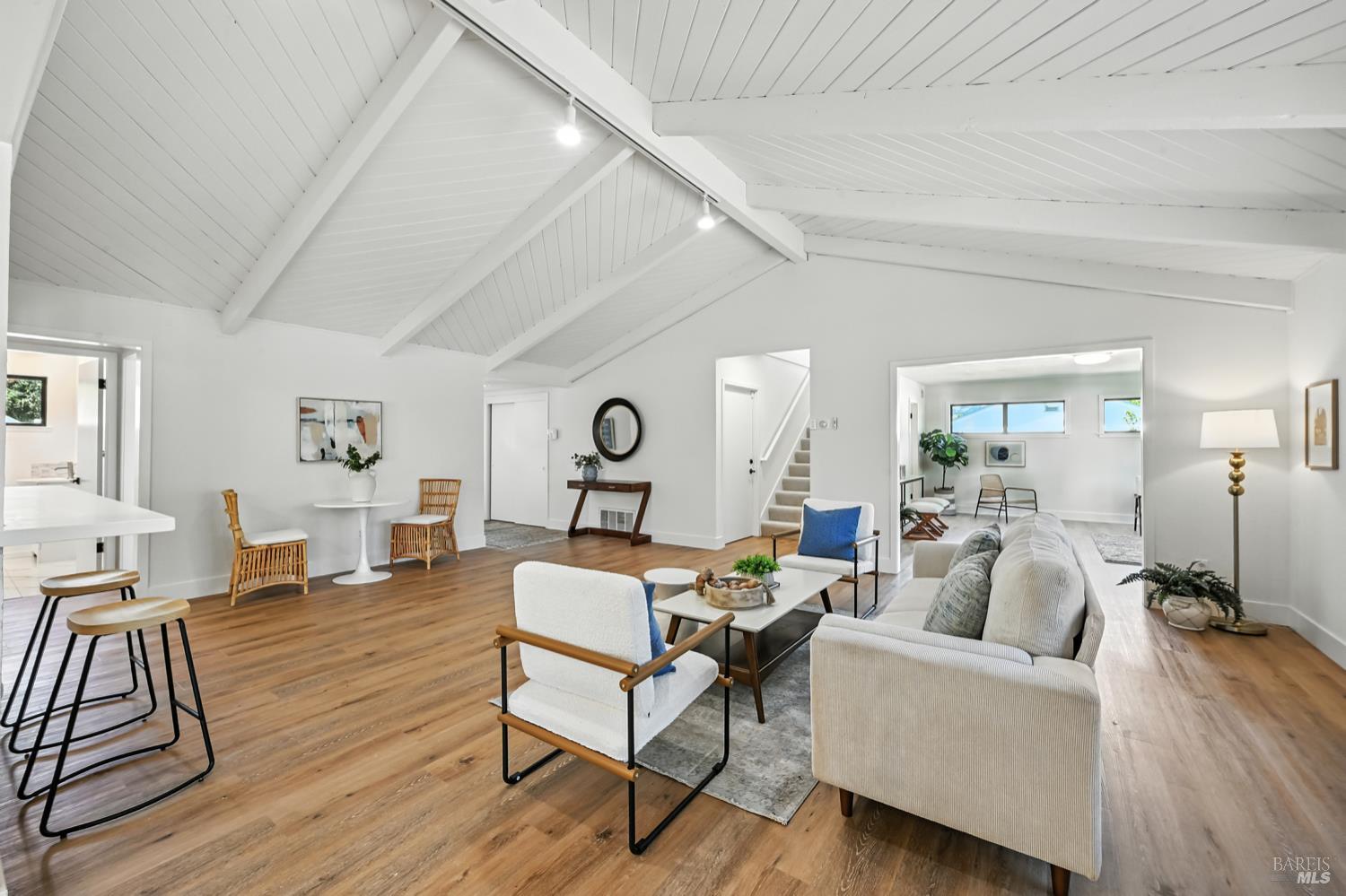 Detail Gallery Image 9 of 41 For 15 Arbor Cir, Novato,  CA 94947 - 5 Beds | 3 Baths